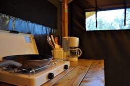 Accommodation - Tent On Piles Nature Et Eau - Terrace - CAMPING DE LA ROUVRE