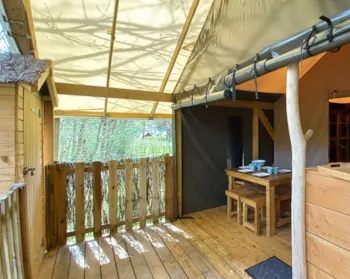 Mietunterkunft - Zelt Auf Pfählen Nature Et Eau - Terrasse - CAMPING DE LA ROUVRE