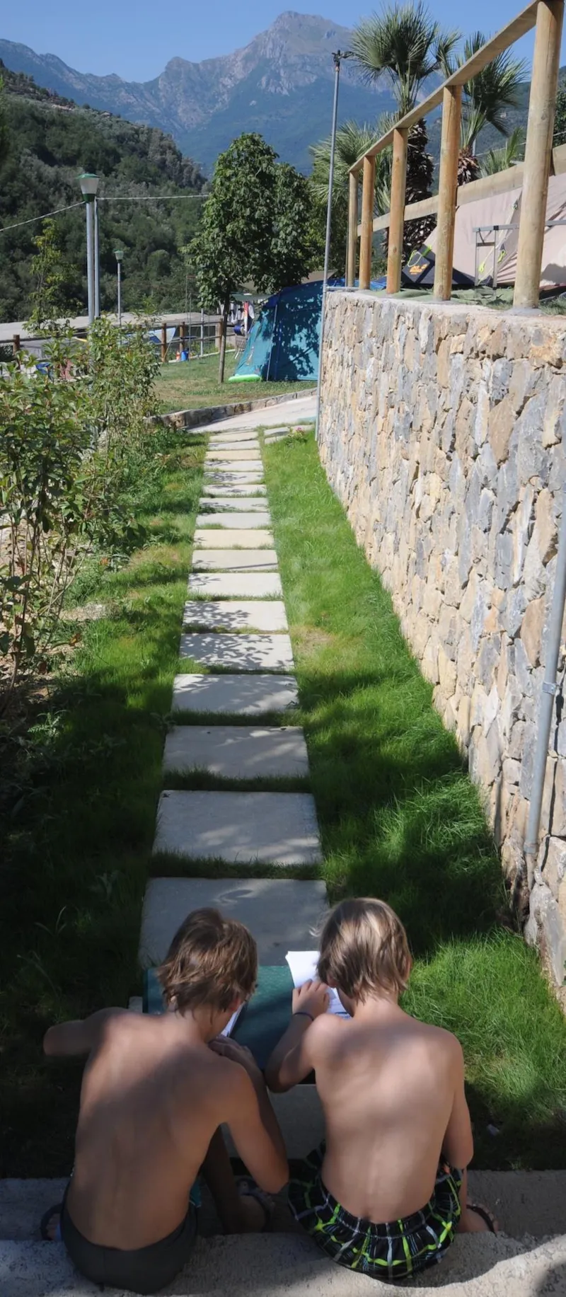Emplacement Jaune Pour Petites Tentes Et Tentes Moyennes