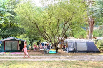 Emplacement - Emplacement Rouge Pour Grande Tente/Tente Pliante - Camping Delle Rose
