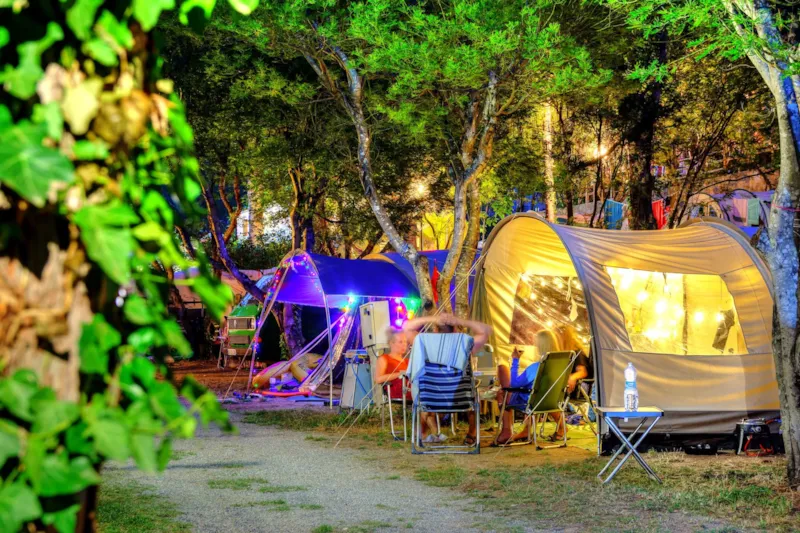 Emplacement Vert Pour Tente/Tente Pliante O Camper/Caravane