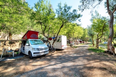 BLUE PITCH FOR CAMPER — 1