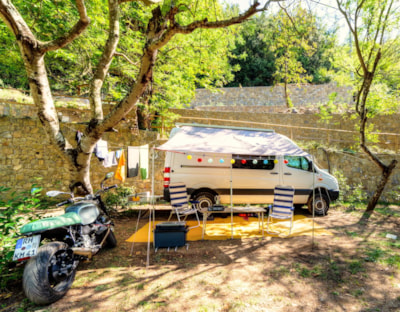 BLUE PITCH FOR CAMPER — 2