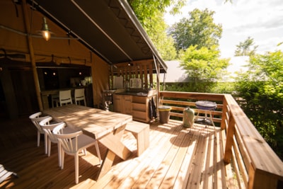 SAFARI LODGE — 1
