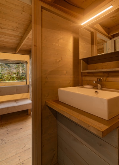 AIRSTREAM LODGE — 10