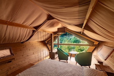 AIRSTREAM LODGE — 7