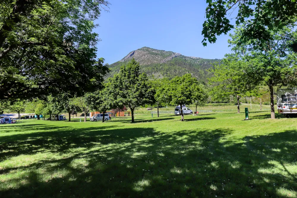 Pitch - Camping Pitch For Tent, Caravan Or Camper Van - CAMPING DE LA CLAIRETTE