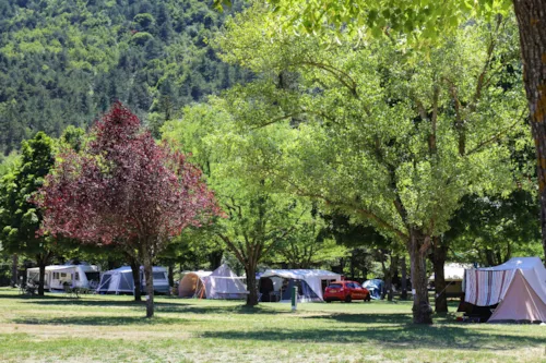 Emplacement - Emplacement Pour Tente, Caravane Ou Camping Car - image n°3 - CAMPING DE LA CLAIRETTE