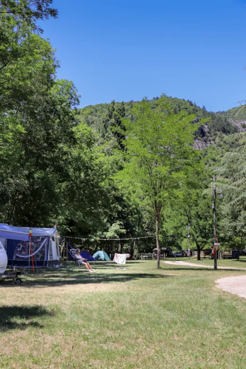 Emplacement - Emplacement Pour Tente, Caravane Ou Camping Car - image n°6 - CAMPING DE LA CLAIRETTE