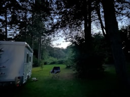 Kampeerplaats(en) - Standplaats Auto-Tent Of Camper, Bestelwagens Of Auto-Caravan Zonder Elektriciteit - Camping Les Sapins de Correze