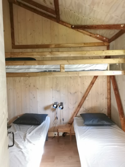 Wooden Bungalow chalet on stilts — 6