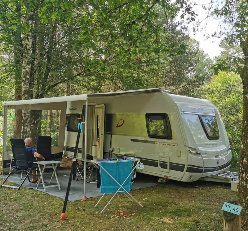 Emplacement Voiture-Tente Ou Camping-Car, Fourgons, Vans Ou Voiture-Caravane
