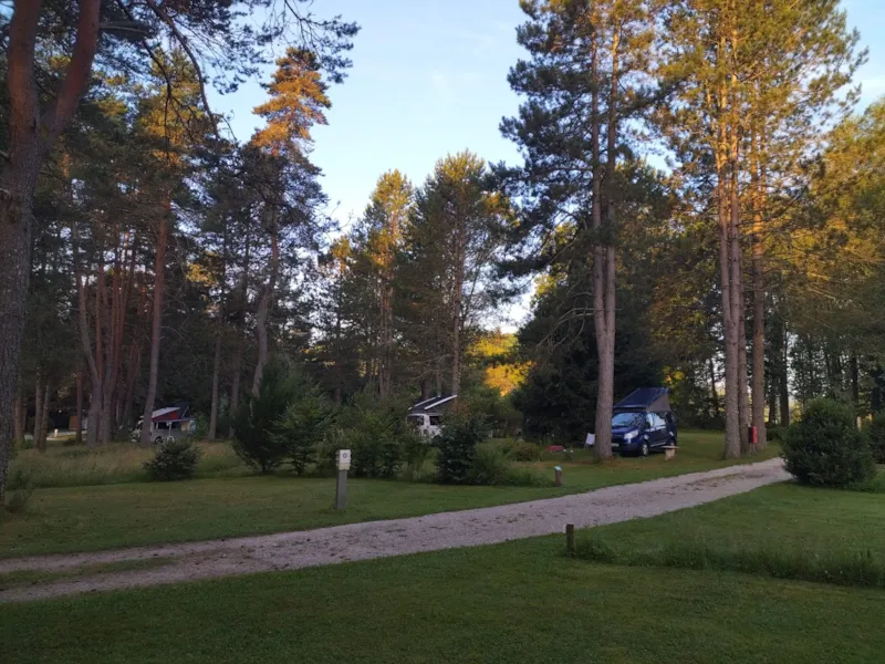 Emplacement Voiture-Tente Ou Camping-Car, Fourgons, Vans Ou Voiture-Caravane