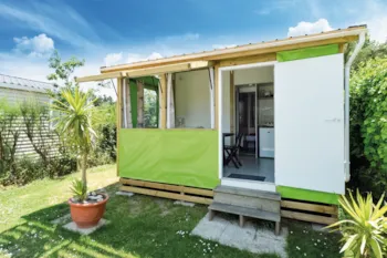 Huuraccommodatie(s) - Tithome - 2 Bedrooms Type Mobile Home - Living Room With Canvas Roof - Camping LANN BRICK