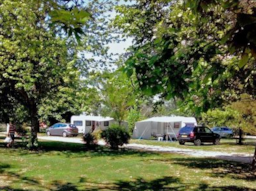 Kampeerplaats(en) - Forfait Camping (Standplaats, 2 Personen, 1 Voertuig) - Camping Onlycamp le Champ d'Eté