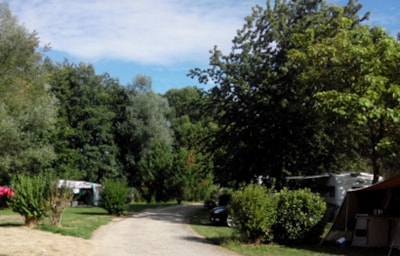 Camping package (pitch, 2 people, 1 vehicle)