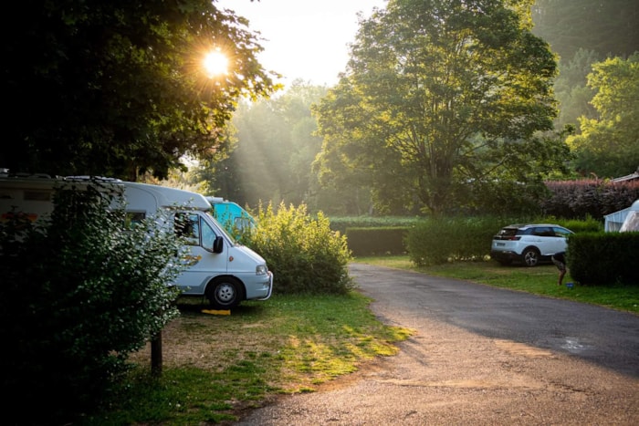 Forfait Confort (Emplacement+80M² / 1 Voiture / Électricité 10A)