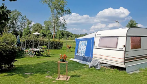 Emplacement - Forfait Emplacement (1 Véhicule / Sans Électricité) - image n°4 - Camping Le Renom