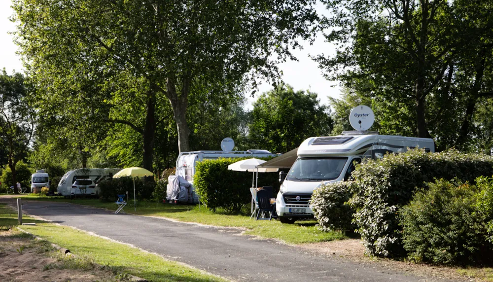 Emplacement - Emplacement Forfait Confort Electricité Incluse - Camping L'Isle Verte