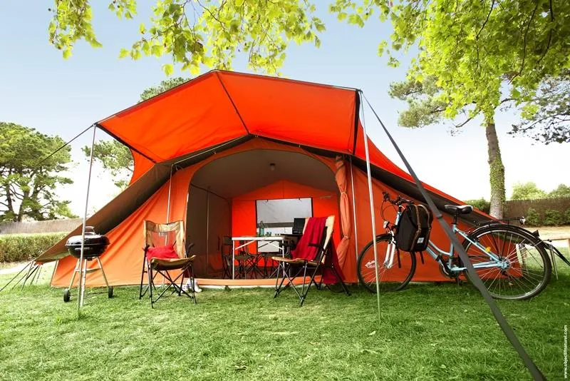 Stellplatz - Pauschale Ready To Camp 20M² (2 Schlafzimmer) + Strom + Kühlschrank - Flower Camping Le Conleau