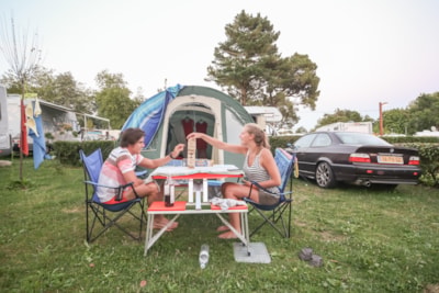 CONFORT Package (1 tent, caravan or motorhome / 1 car / electricity 6A)