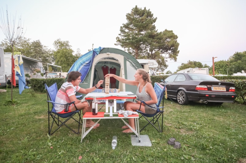 Forfait CONFORT (1 tente, caravane ou camping-car / 1 voiture / électricité 6A)