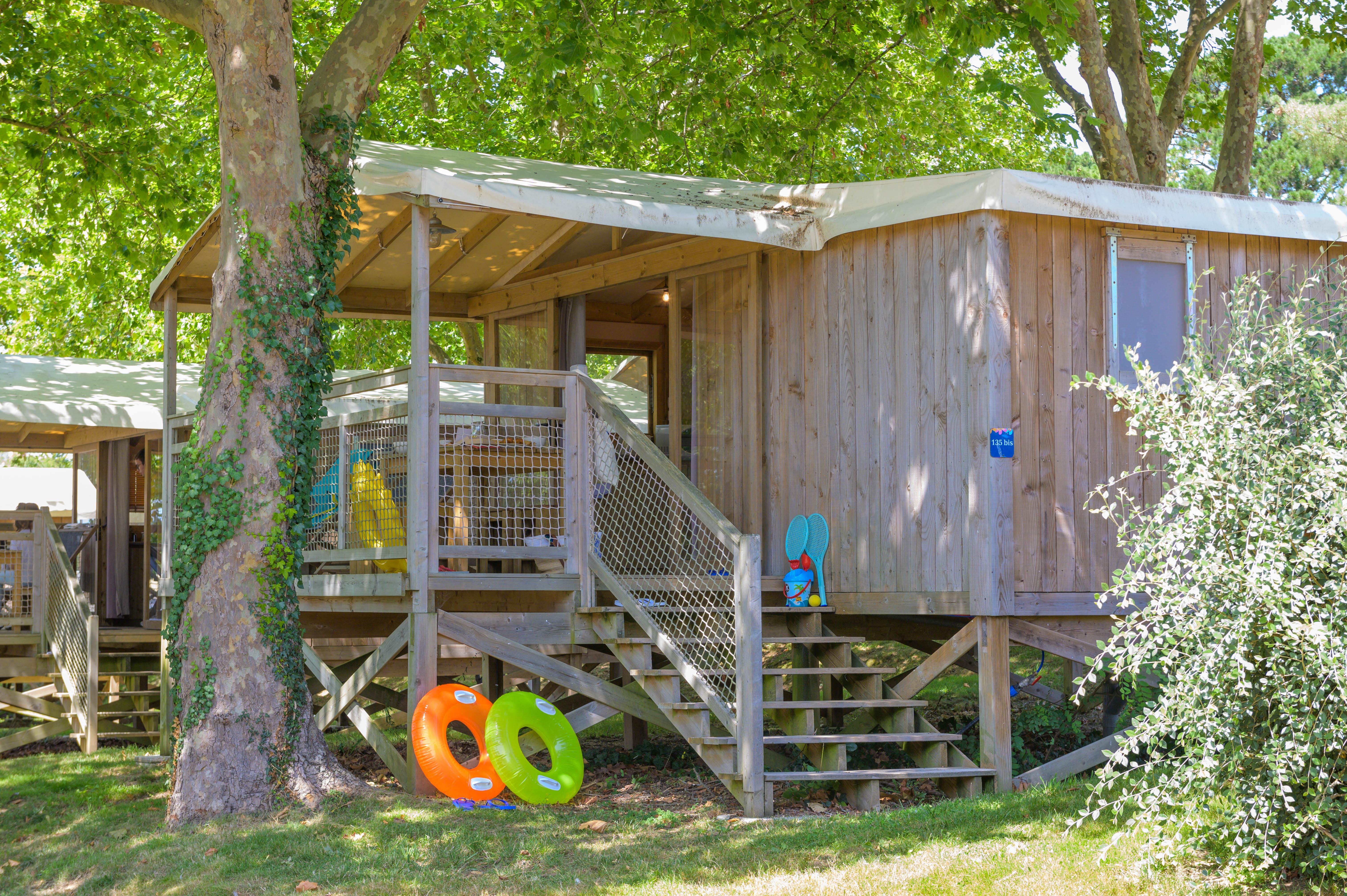 Location - Cabane Lodge Cosyflower Premium 38M² (2 Chambres) Dont Terrasse Couverte 10M² + Tv + Draps Inclus - Flower Camping Le Conleau