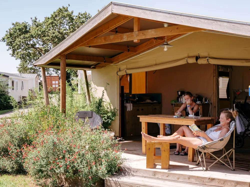 Mietunterkunft - Ecolodge Cotton Toilée Confort 32M² (2 Schlafzimmer) + Überdachte Terrasse 11M² + Tv - Flower Camping Le Conleau
