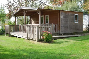 Mietunterkunft - Standard Chalet 24M² Ausgestattet Für Behinderte 2/4 P. (1 Zimmer) + Überdacht Terrasse - Flower Camping du Lac de La Chausselière