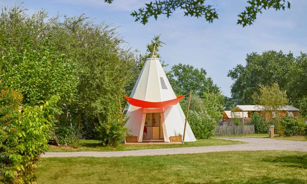 Location - Standard Tipihome 34M² 2/4 P. (2 Chambres) - Avec Terrasse - Flower Camping du Lac de La Chausselière