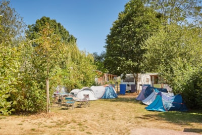 Nature package (tent, caravan or camper / 1 car / no electricity)