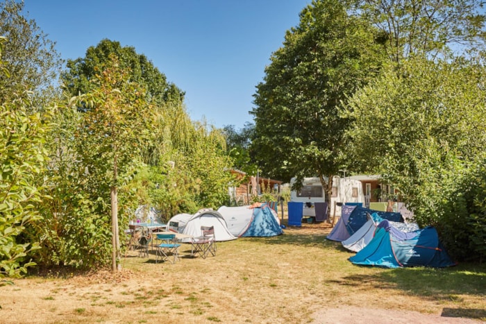 Forfait Nature (Tente, Caravane Ou Camping-Car / 1 Voiture / Sans Électricité)