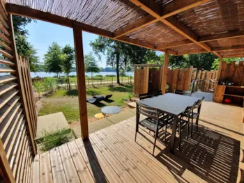 Mietunterkunft - Premium Hütte Agapanthe 35M² 6/7 P. (3 Zimmer) + Überdachte Terrasse - Flower Camping du Lac de La Chausselière