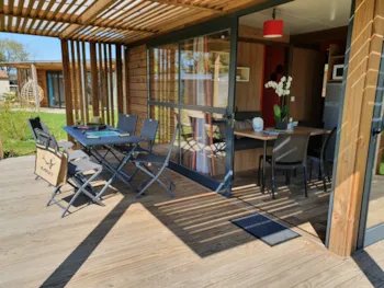 Mietunterkunft - Premium Chalet Nouméa 25M² 5 P. (2 Zimmer) + Überdachte Terrasse - Flower Camping du Lac de La Chausselière