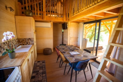 Premium Treehouse with Spa -30m²+ 30m² terrace+ Air conditioning + Beds made on arrival