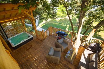 Premium Treehouse with Spa -30m²+ 30m² terrace+ Air conditioning + Beds made on arrival