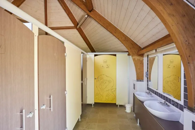 Forfait Confort (Tente, Caravane Ou Camping-Car / 1 Voiture / Électricité 16A)