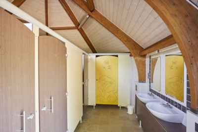 Comfort Package (tent, caravan or motorhome / 1 car / electricity 16A)
