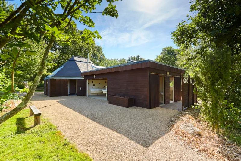 Forfait Privilège (Tente, Caravane Ou Camping-Car / 1 Voiture / Électricité 16A). Grand Emplacement Avec Vue Sur Lac