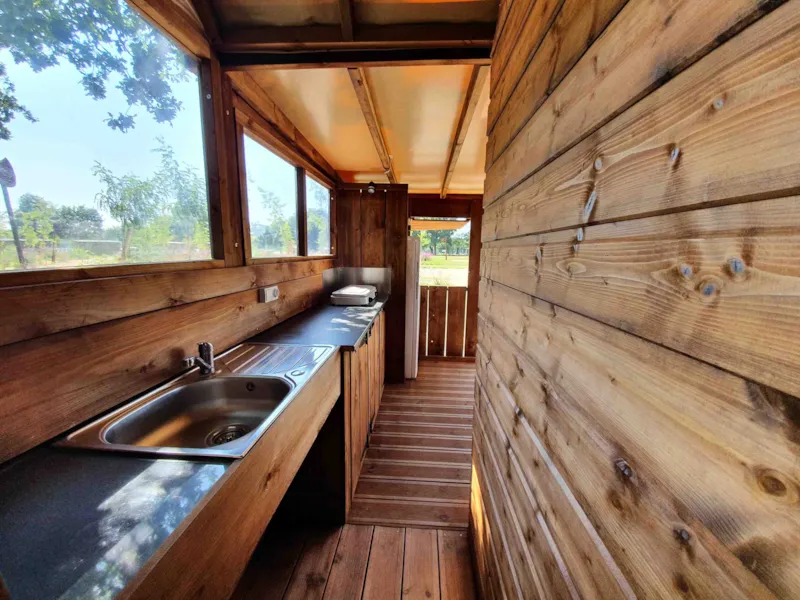 Forfait Premium Freecamp Guinguette - Cabane Privative Avec Sanitaire Et Cuisine Privatifs (1 Tente, Caravane Ou Camping-Car / 1 Voiture / Électricité 16A) 2 Pers.