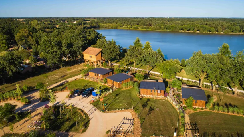 Flower Camping du Lac de La Chausselière - image n°1 - Camping Direct