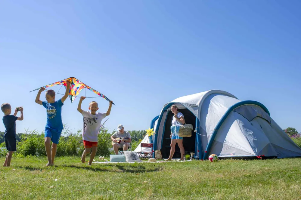 Emplacement - Forfait Randonneur (À Pied Ou À Vélo / 1 Tente Sans Électricité) - Flower Camping du Lac de La Chausselière