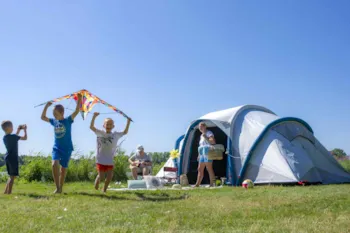 Stellplatz - Pauschale Wanderer (1 Zelt Ohne Strom/Ohne Fahrzeug) - Flower Camping du Lac de La Chausselière