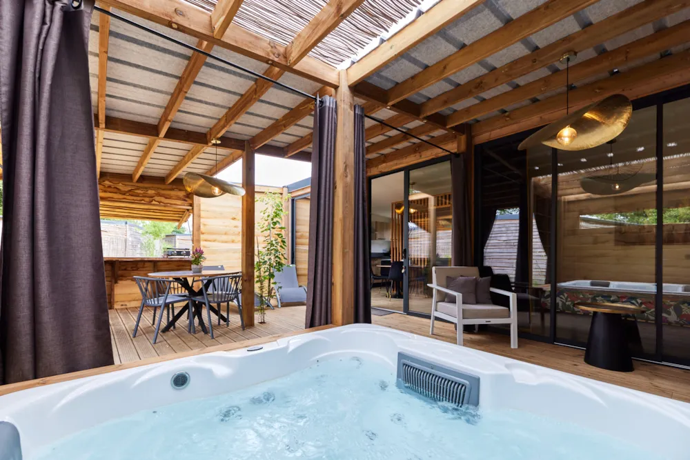 Location - Premium Cabane Côté Nature Avec Spa 35M² 5 P. (2 Chambres) + Climatisation + Terrasse Couverte - Flower Camping du Lac de La Chausselière