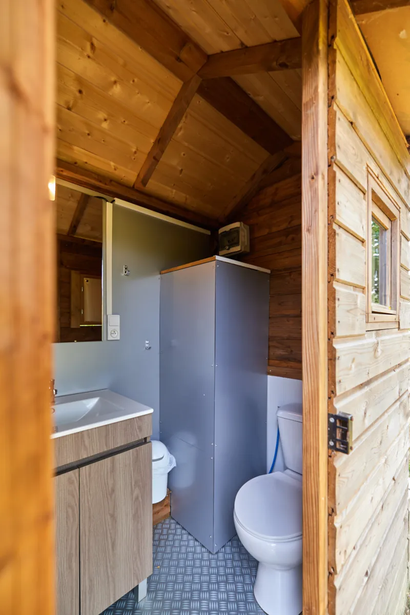 Forfait Premium Freecamp Guinguette - Cabane Privative Avec Sanitaire Et Cuisine Privatifs (1 Tente, Caravane Ou Camping-Car / 1 Voiture / Électricité 16A)