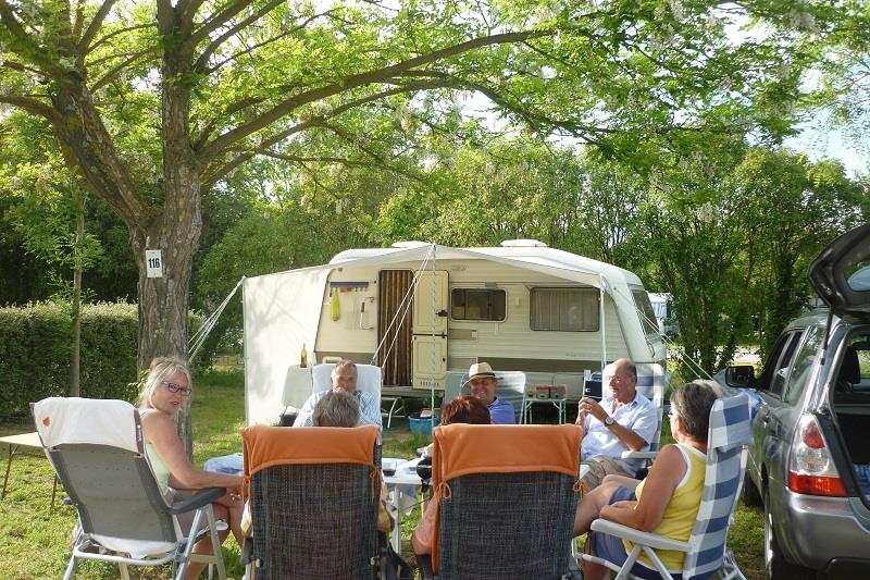 Emplacement - Forfait 2 Personnes : 1 Voiture + Tente Ou Caravane - Camping Durance Luberon