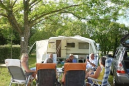 Kampeerplaats(en) - Pakket 2 Personen : Standplaats : Auto + Tent / Caravan Of Kampeerauto - Camping Durance - Luberon