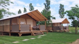Huuraccommodatie(s) - Bungalowtent Lodge Victoria 30M² (2 Kamers) Overdekt Terras 10M² - Camping des Etangs