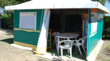 Location - Bungali Tente 16M² / 2 Chambres (Sans Sanitaires Privatifs) - - Camping des Etangs