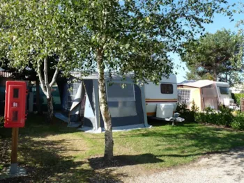 Stellplatz - Stellplatz + Fahrzeug - Camping Le Bernier
